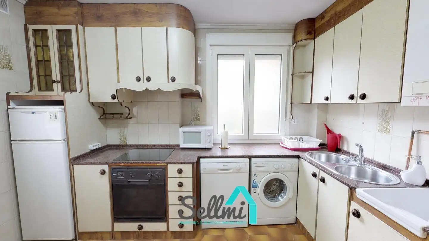 Kitchen of Flat for rent in Oviedo   with Heating, Parquet flooring and Furnished