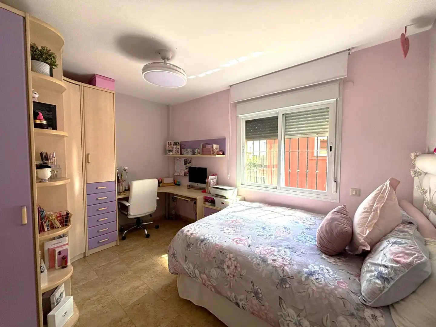 Habitación de Casa adosada en venta en Alhaurín de la Torre con Aire acondicionado, Calefacción y Jardín privado