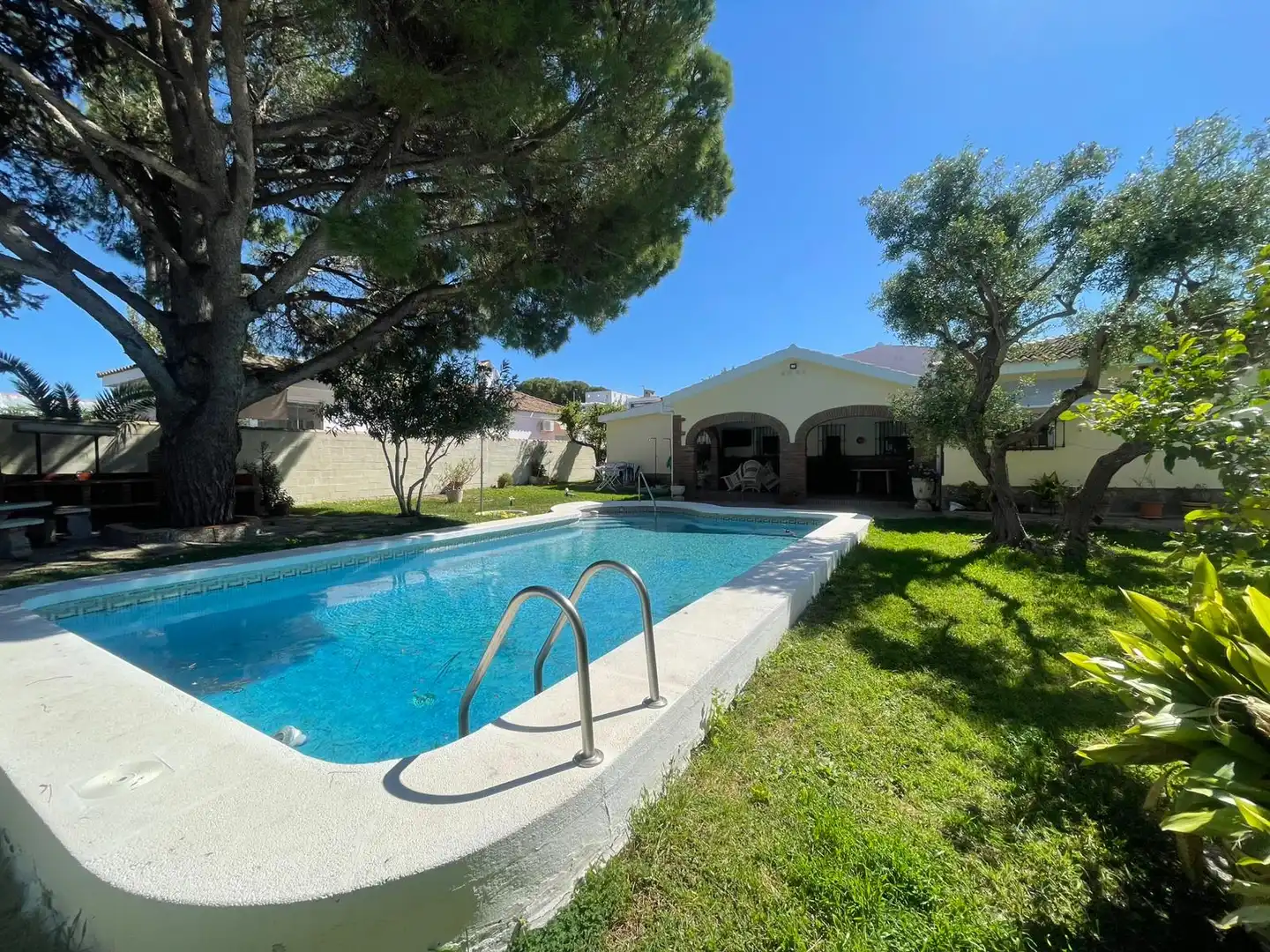 Swimming pool of Houses for sale in Chiclana de la Frontera  with Private garden, Swimming Pool and Furnished