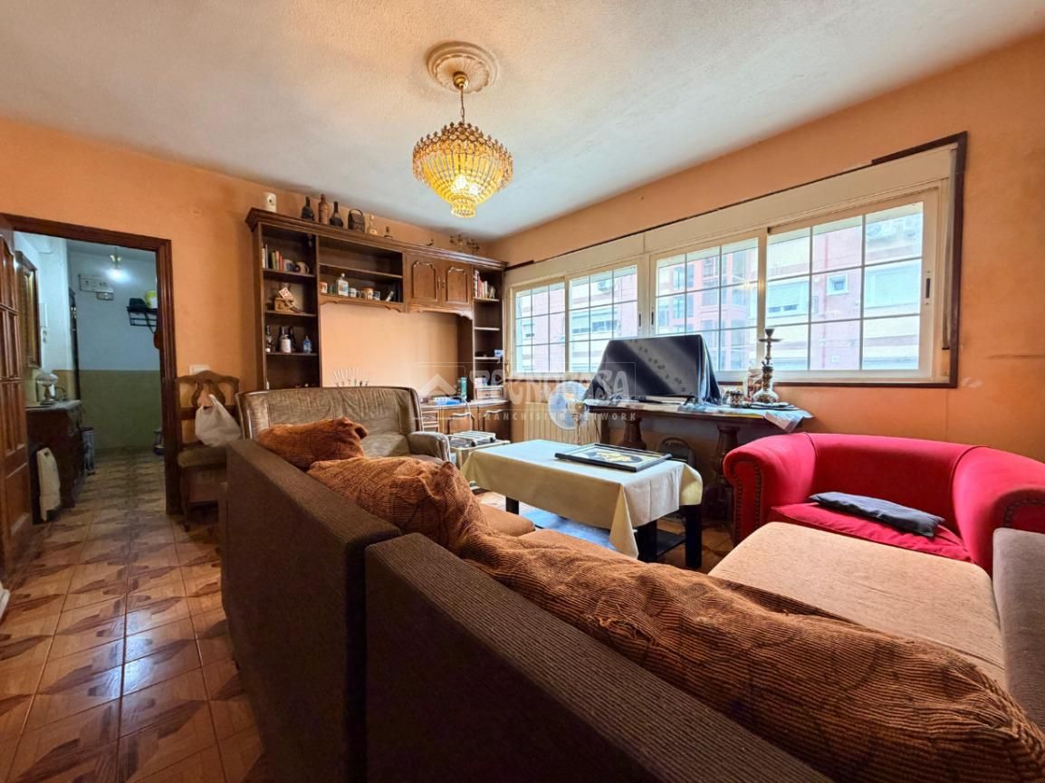 Sala de estar de Piso en venta en  Madrid Capital con Calefacción y Trastero