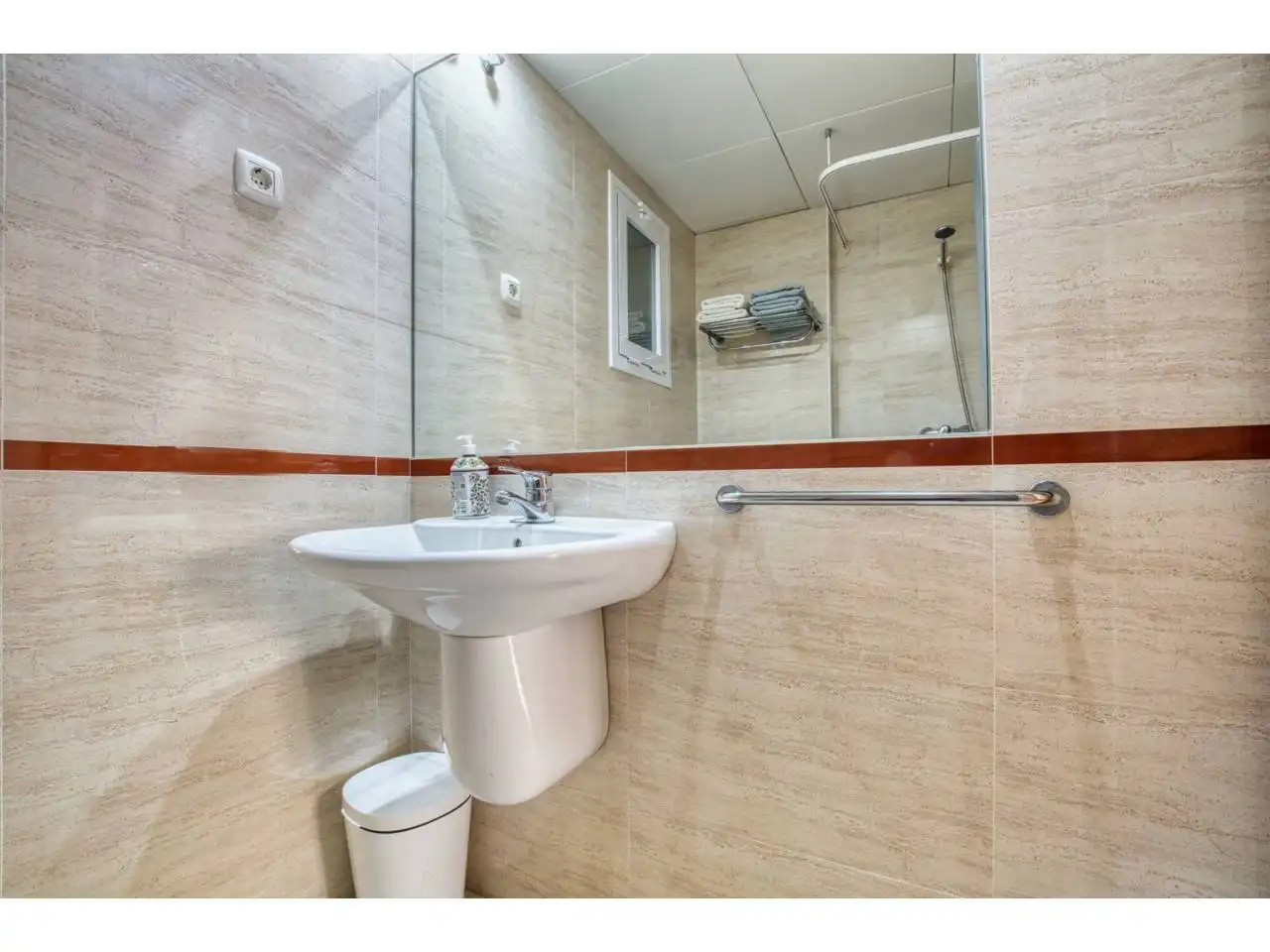 Baño de Piso en venta en Rincón de la Victoria con Terraza y Piscina comunitaria
