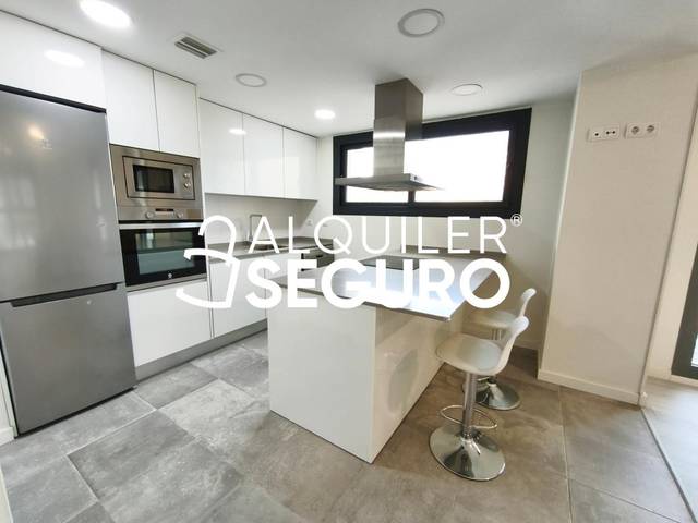 Piso en Alquiler en Arzobispo Loaces en Playa de San Juan