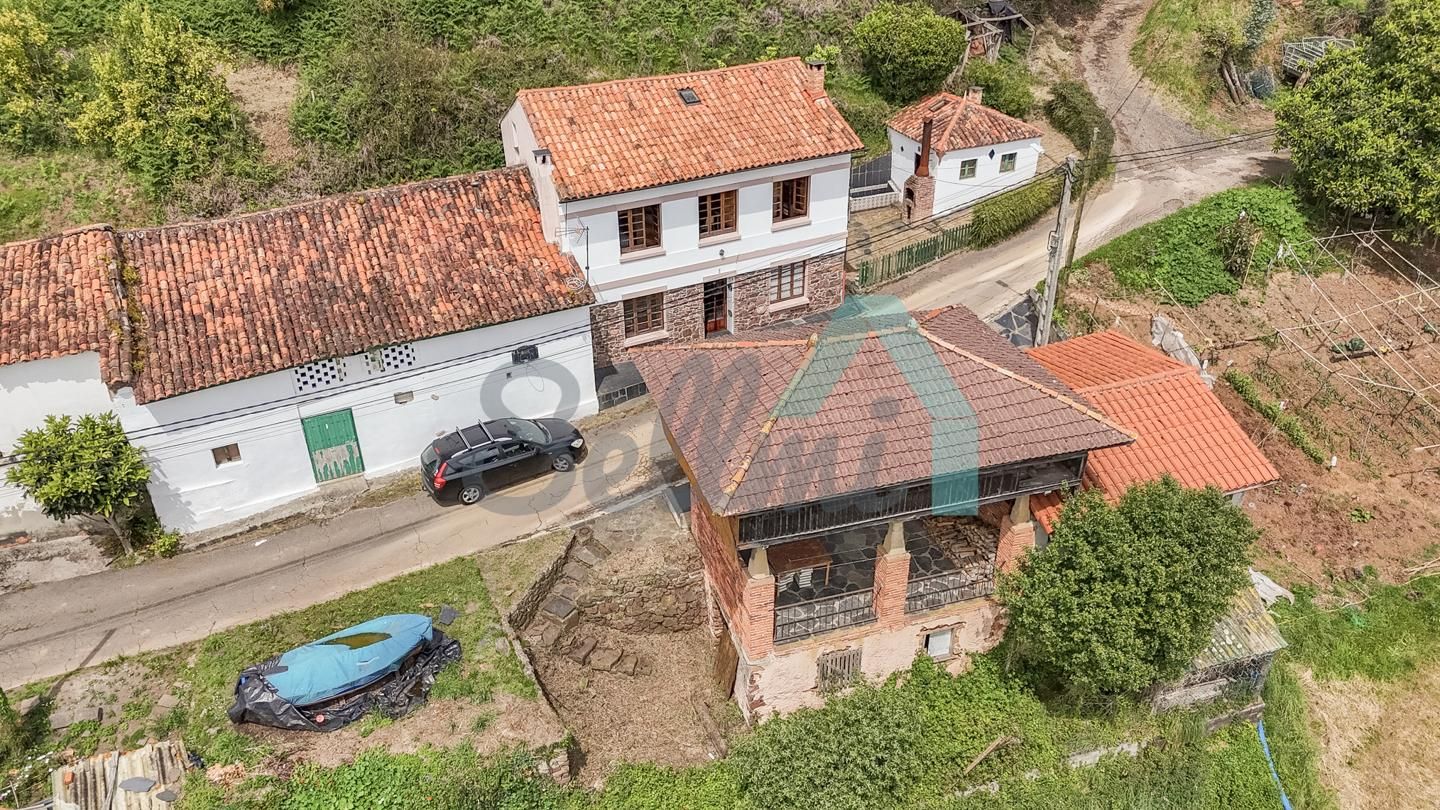 Vista exterior de Casa adosada en venta en Carreño con Calefacción, Jardín privado y Parquet