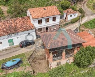 Vista exterior de Casa adosada en venda en Carreño amb Calefacció, Jardí privat i Parquet