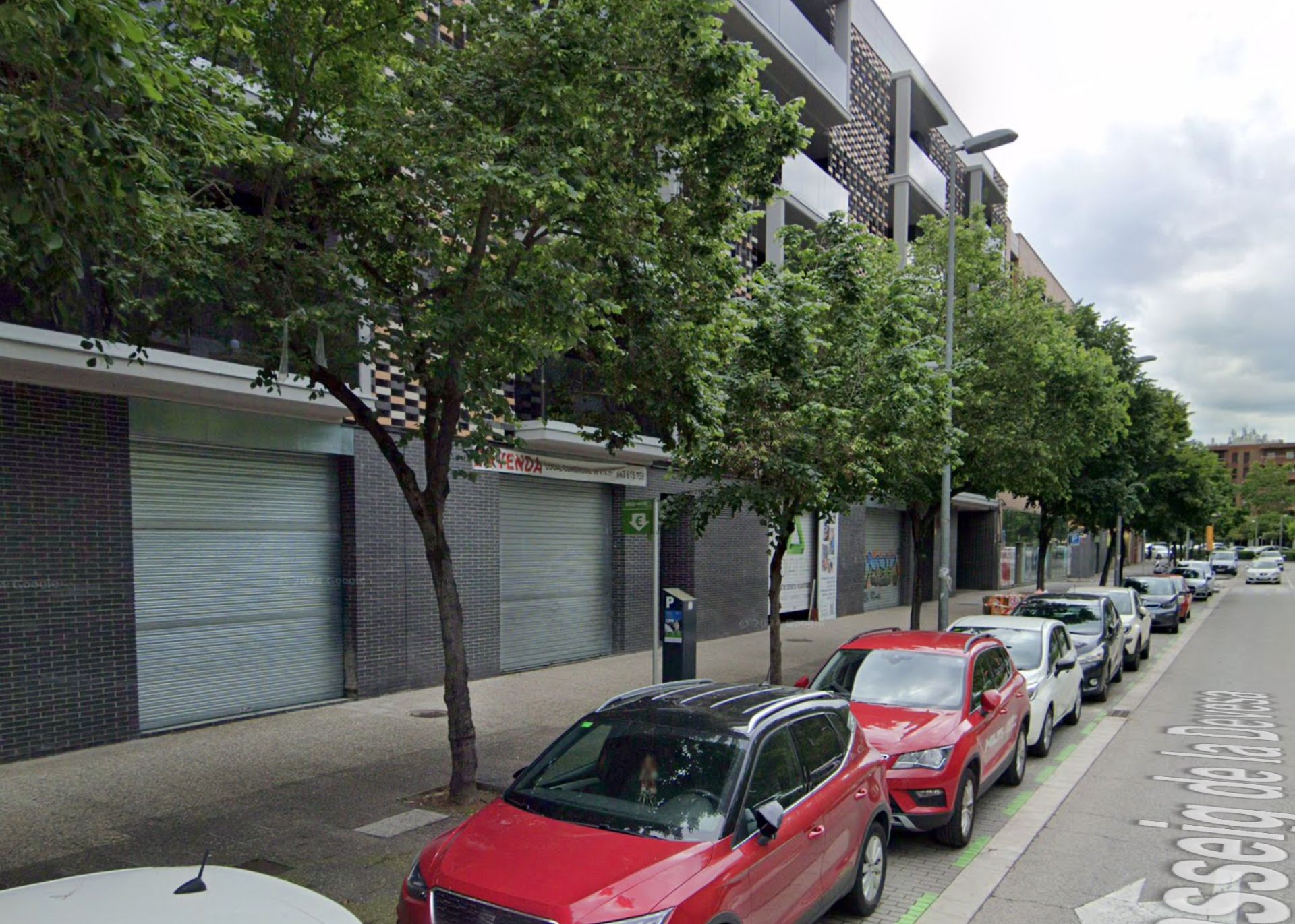 Vista exterior de Local en venda en Girona Capital