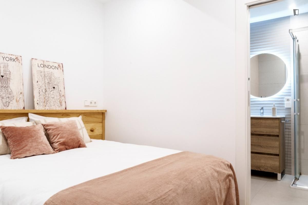 Dormitori de Apartament de lloguer en  Madrid Capital amb Aire condicionat, Moblat i Forn