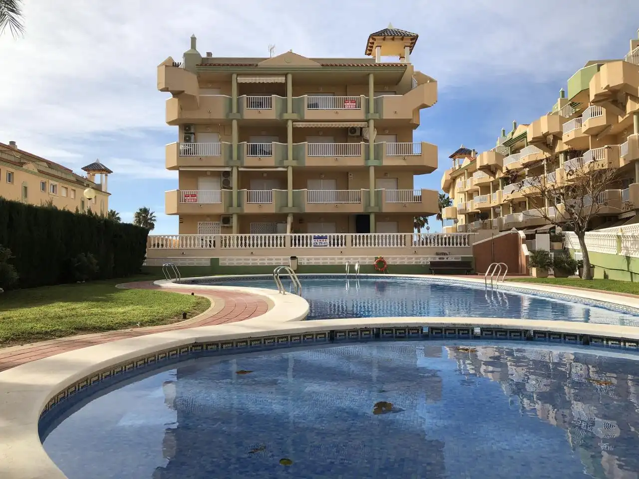 Piscina de Apartament en venda en La Manga del Mar Menor amb Aire condicionat, Calefacció i Terrassa