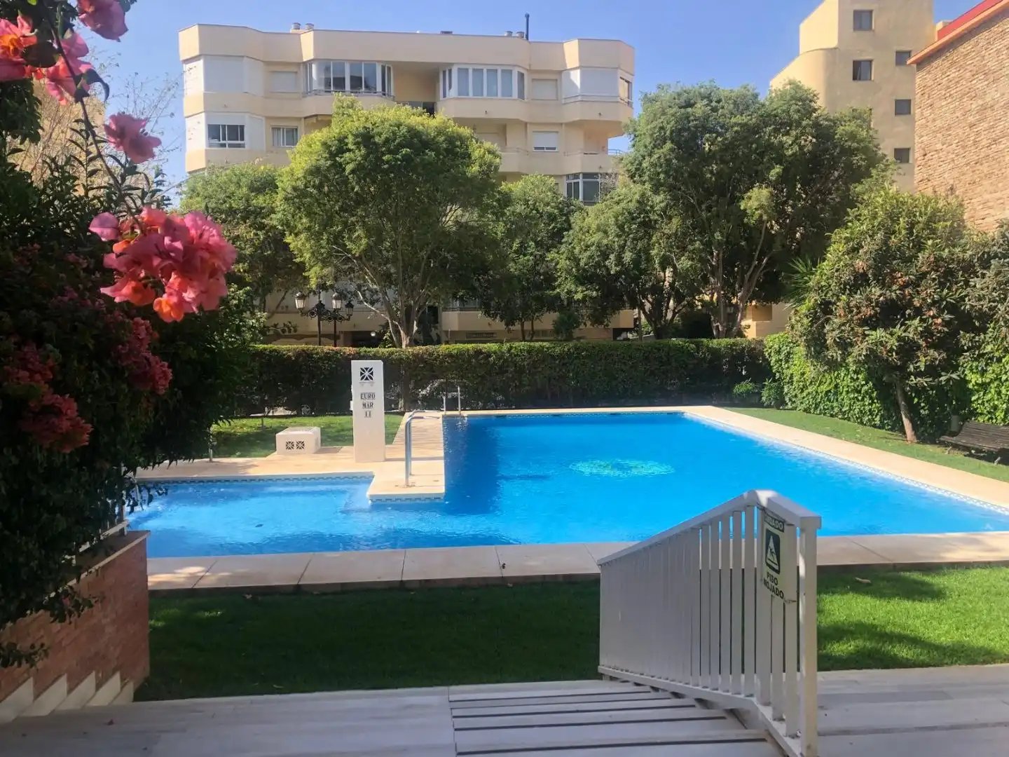 Piscina de Pis en venda en Marbella amb Aire condicionat, Terrassa i Balcó