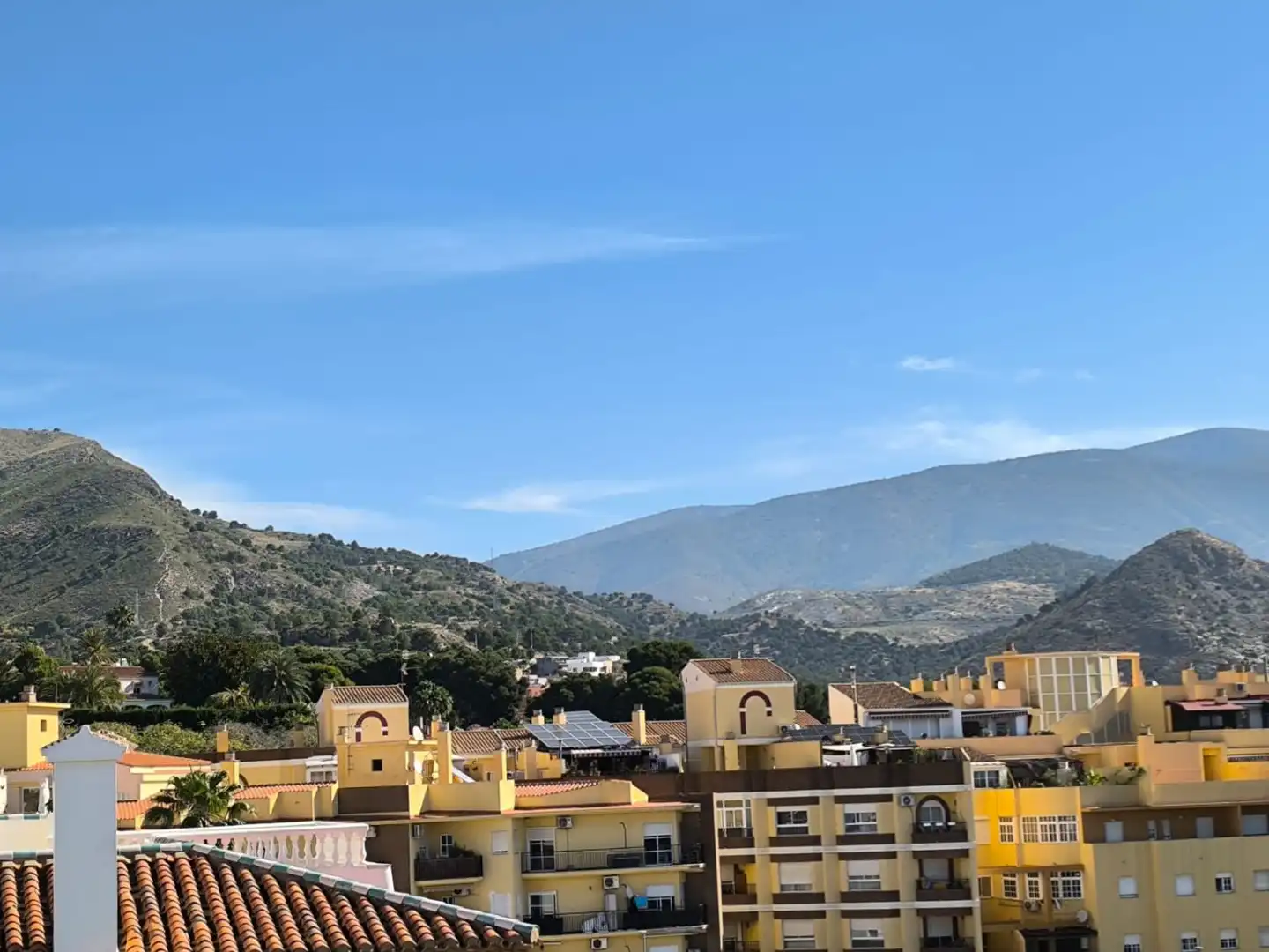 Vista exterior de Casa o xalet en venda en Motril amb Aire condicionat