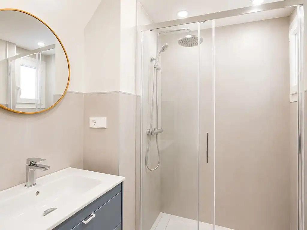 Bathroom of Flat for sale in Fuengirola  with Air Conditioner, Terrace and Swimming Pool