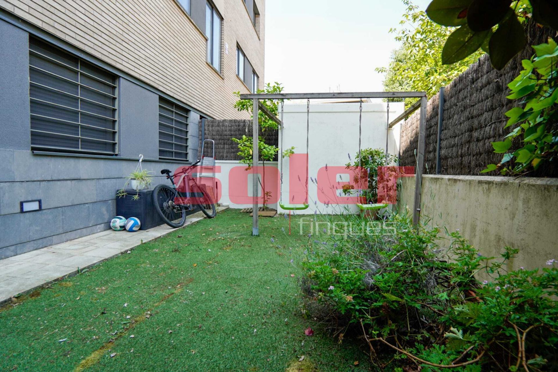 Garden of Flat for sale in Sant Cugat del Vallès  with Air Conditioner, Heating and Storage room