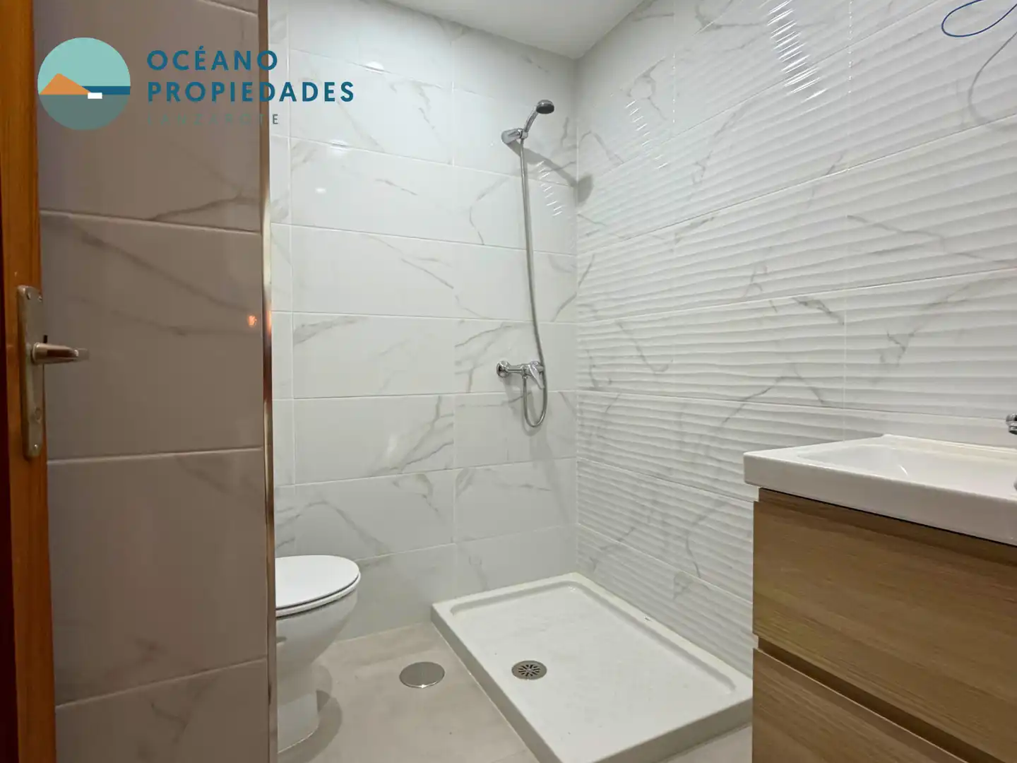 Baño de Apartamento en venta en Arrecife con Terraza, Trastero y Balcón