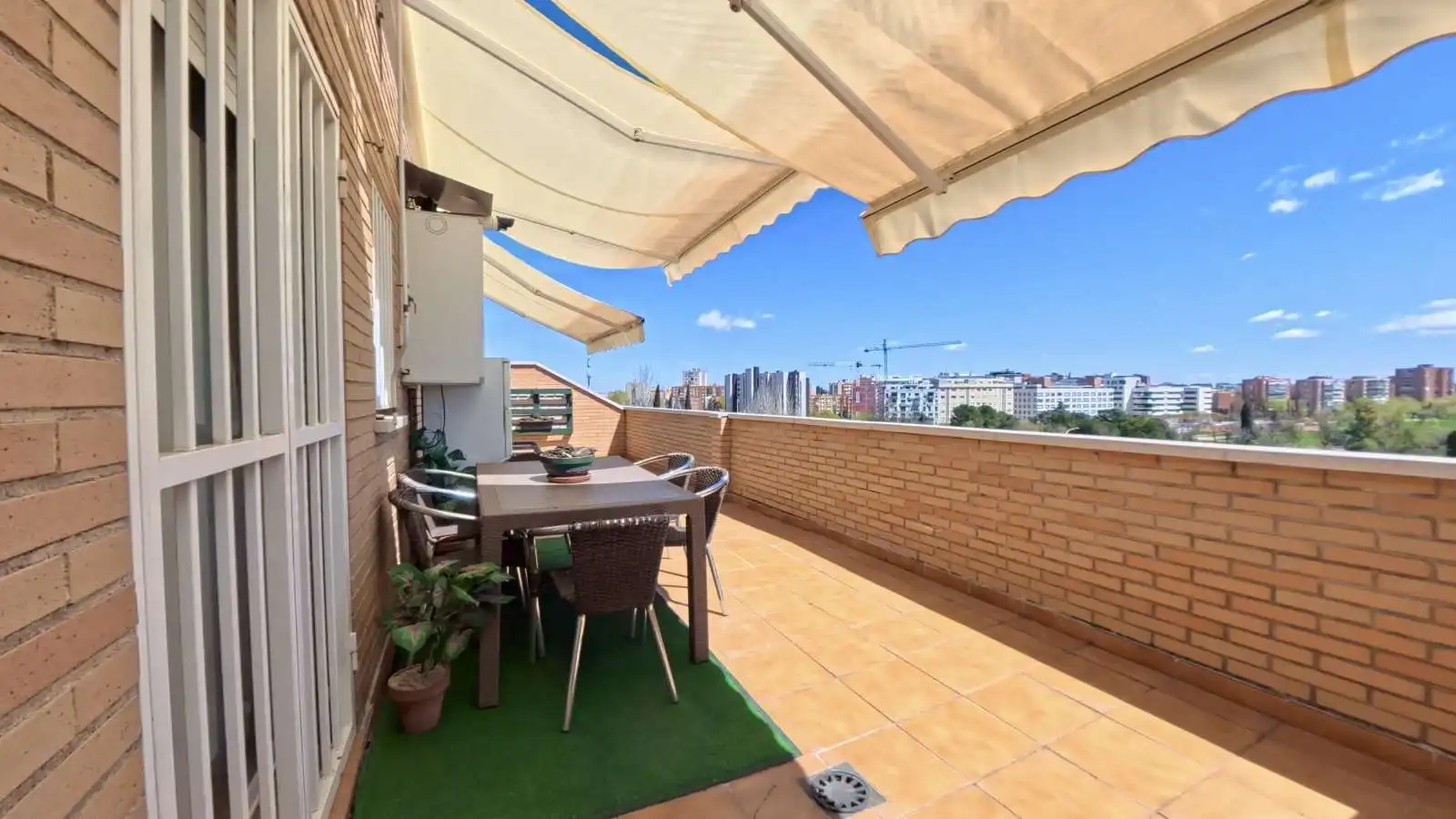 Terraza de Apartamento para compartir en  Madrid Capital con Aire acondicionado, Terraza y Amueblado