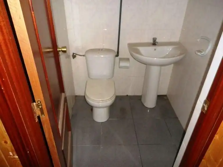 Bany de Local en venda en Jaén