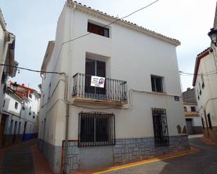 Vista exterior de Casa adosada en venda en Teresa de Cofrentes amb Aire condicionat i Moblat