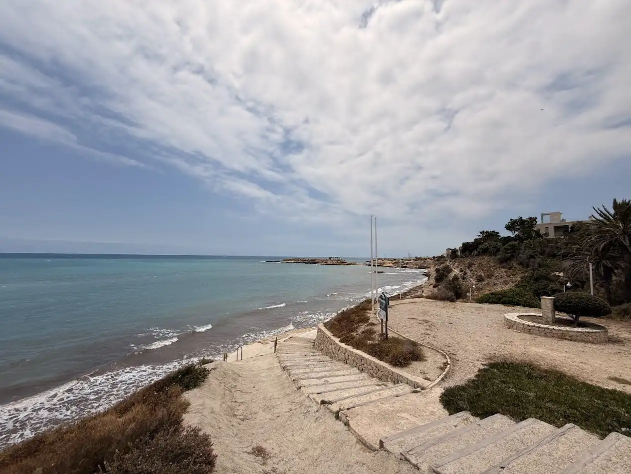 Vista exterior de Casa o xalet en venda en El Campello amb Aire condicionat, Calefacció i Jardí privat