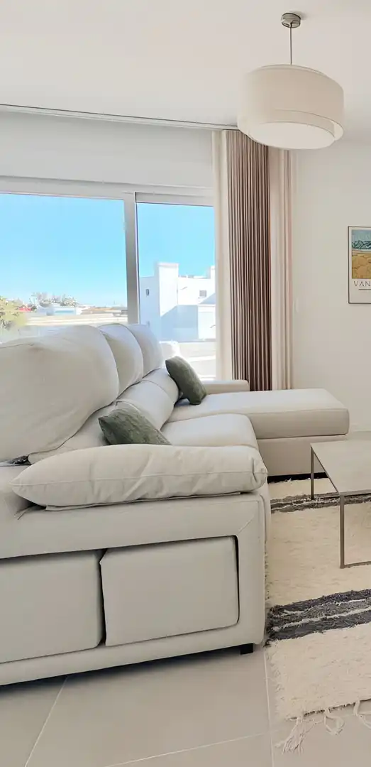 Sala de estar de Apartamento de alquiler en Estepona con Aire acondicionado, Terraza y Piscina