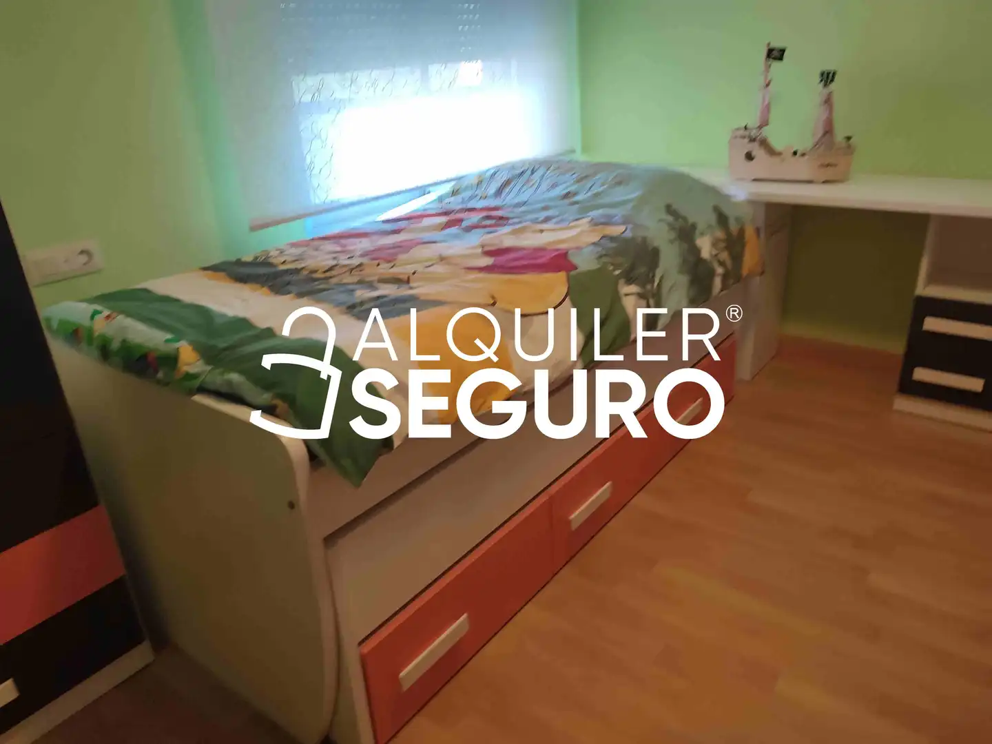 Habitación de Piso de alquiler en Zaragoza con Aire acondicionado, Calefacción y Amueblado