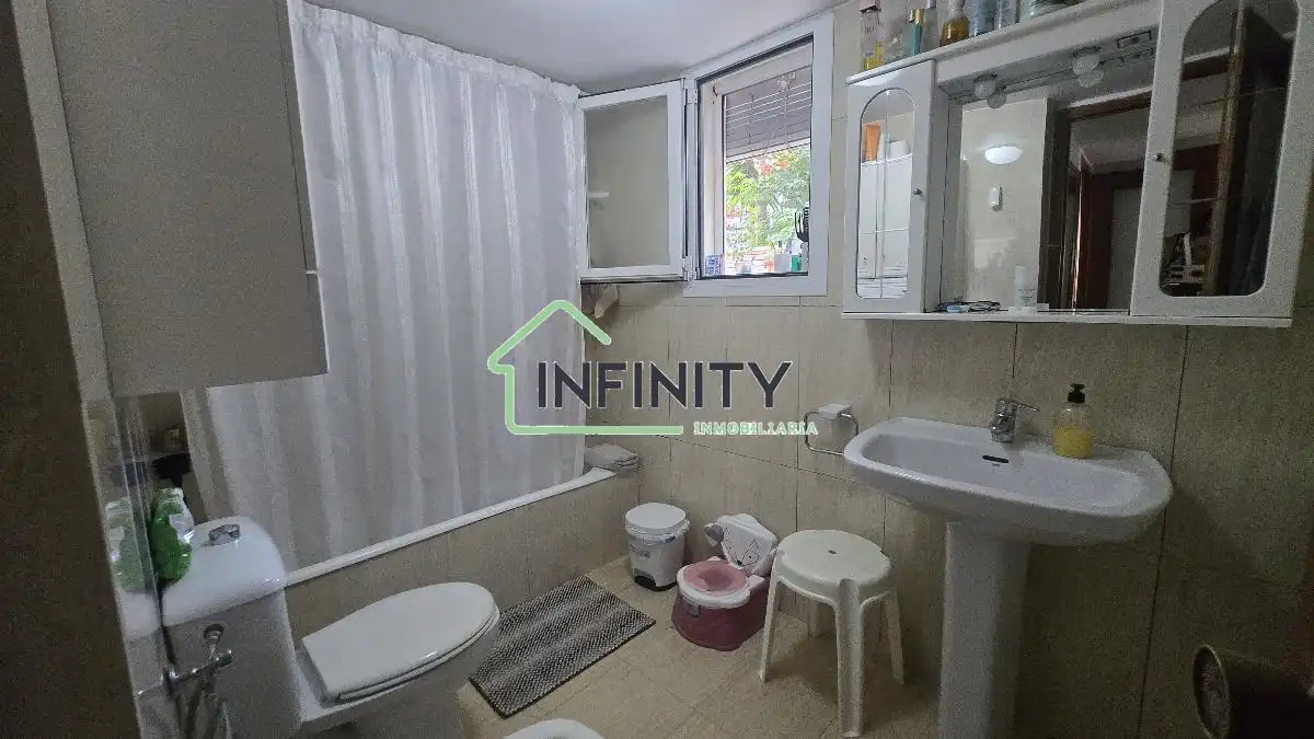 Bany de Casa o xalet en venda en Oliva amb Aire condicionat, Terrassa i Traster