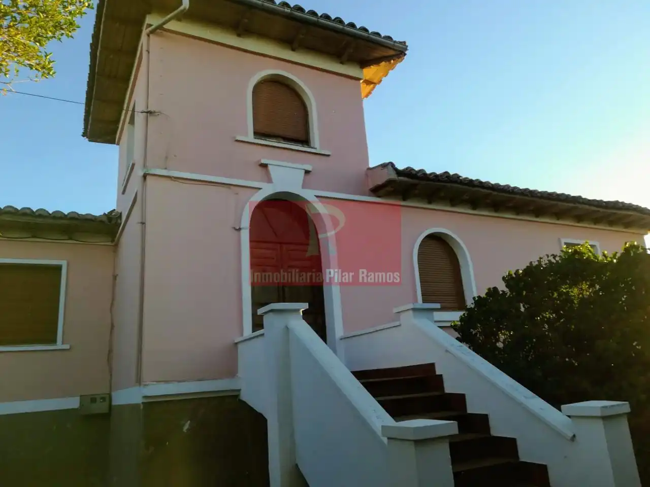 Vista exterior de Casa o xalet en venda en El Burgo Ranero  amb Calefacció i Jardí privat