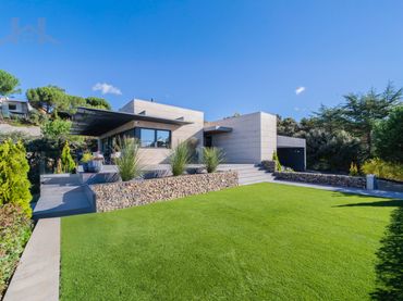 Villa mit Pool zum Verkauf in Avenida Asturias