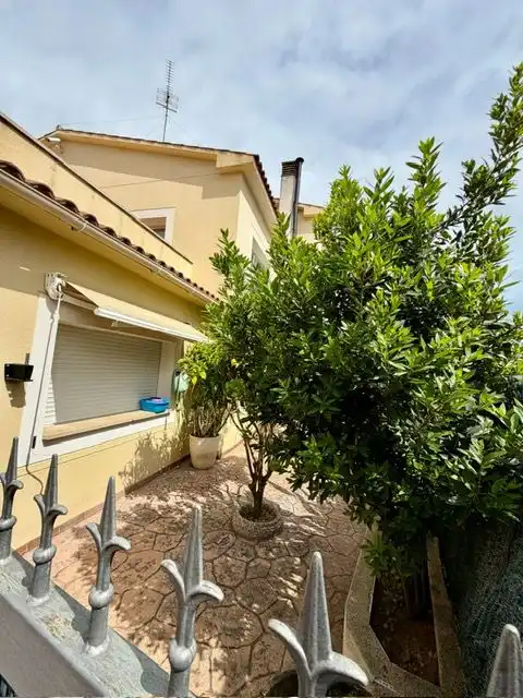 Vista exterior de Casa o chalet en venta en Banyeres del Penedès con Aire acondicionado, Calefacción y Terraza