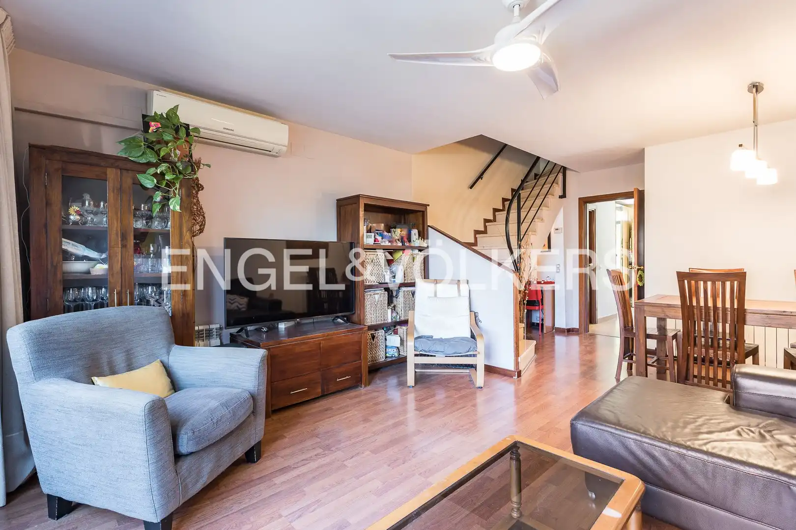 Sala de estar de Dúplex en venta en Sant Just Desvern con Aire acondicionado, Calefacción y Jardín privado