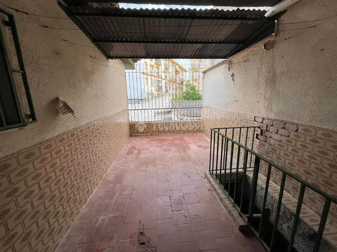 Vista exterior de Casa adosada en venta en Linares con Aire acondicionado, Terraza y Balcón