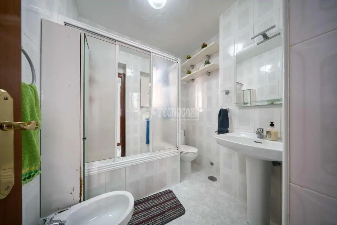 Bathroom of Flat for sale in Valladolid  with Terrace