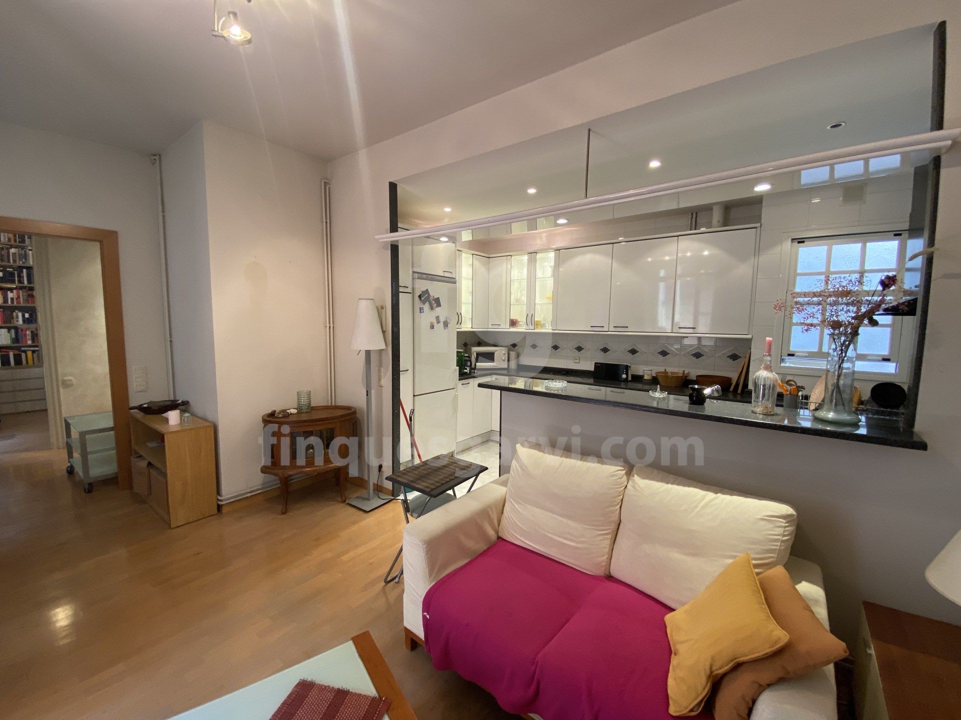 Sala de estar de Piso en venta en L'Hospitalet de Llobregat con Aire acondicionado, Calefacción y Balcón