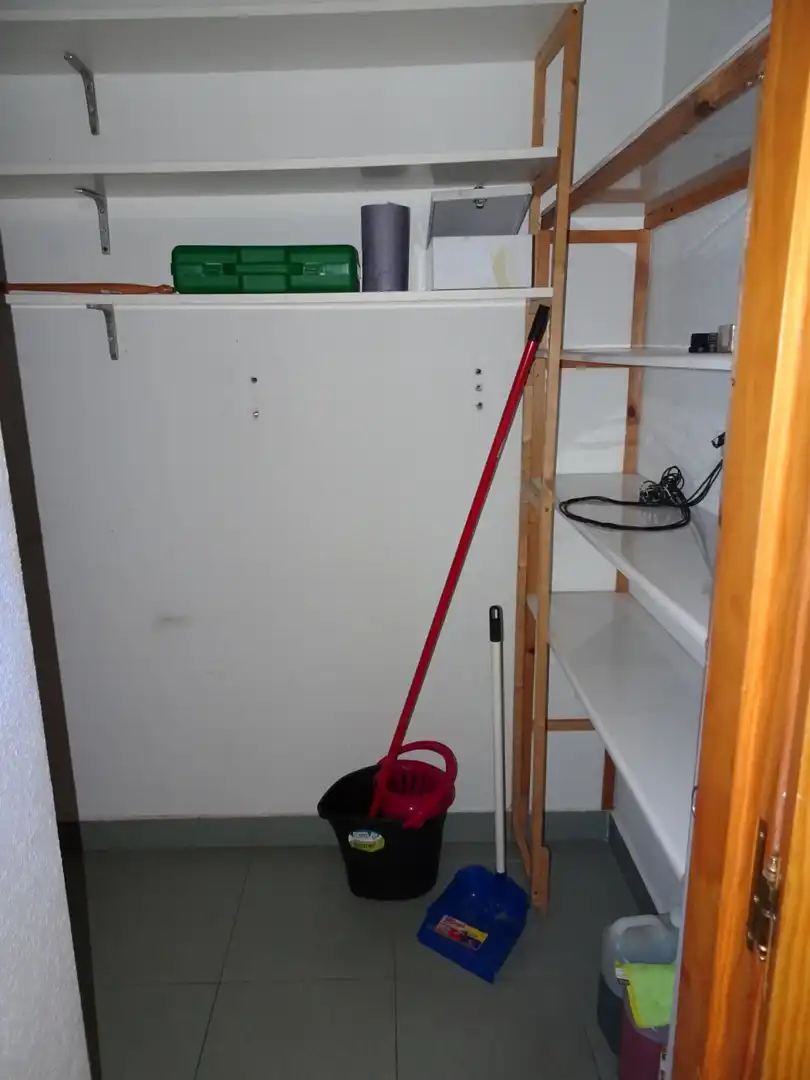 Büro zur Miete in Torrelavega  mit Klimaanlage, Abstellraum und Möbliert