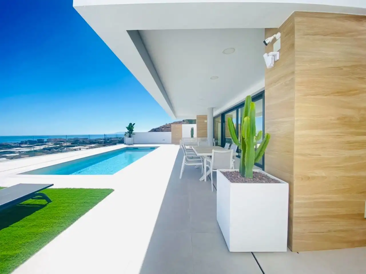 Terrassa de Casa o xalet en venda en Torrox amb Aire condicionat, Calefacció i Jardí privat