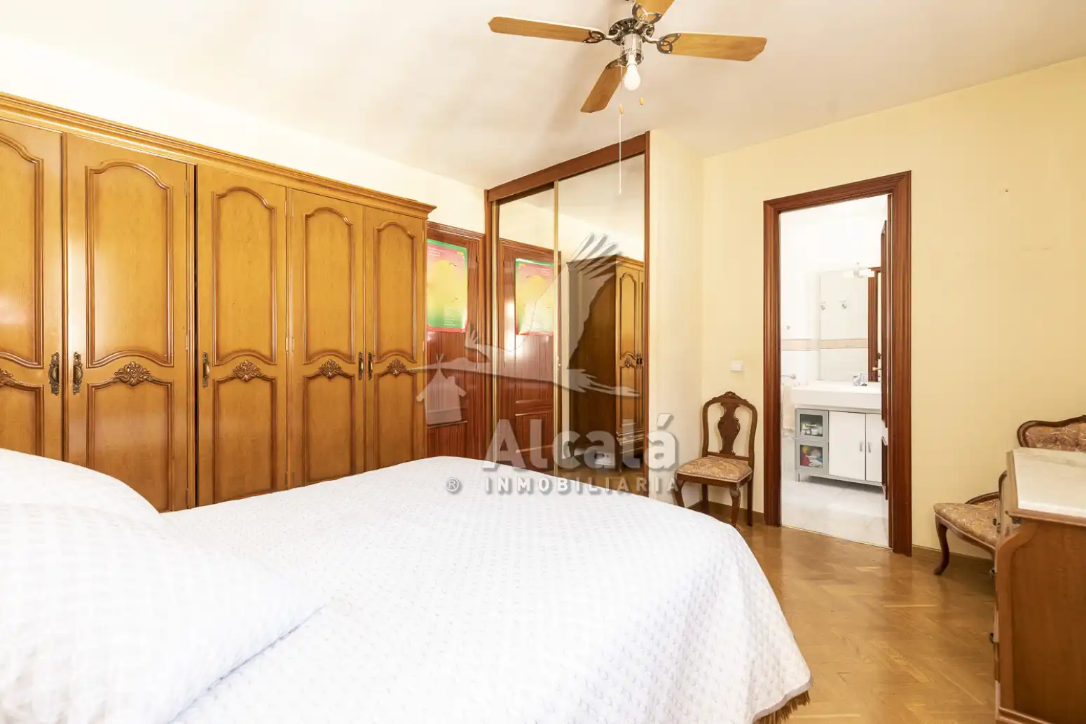 Schlafzimmer von Einfamilien-Reihenhaus zum Verkauf in Alcalá de Henares mit Heizung, Parkett und Schwimmbad