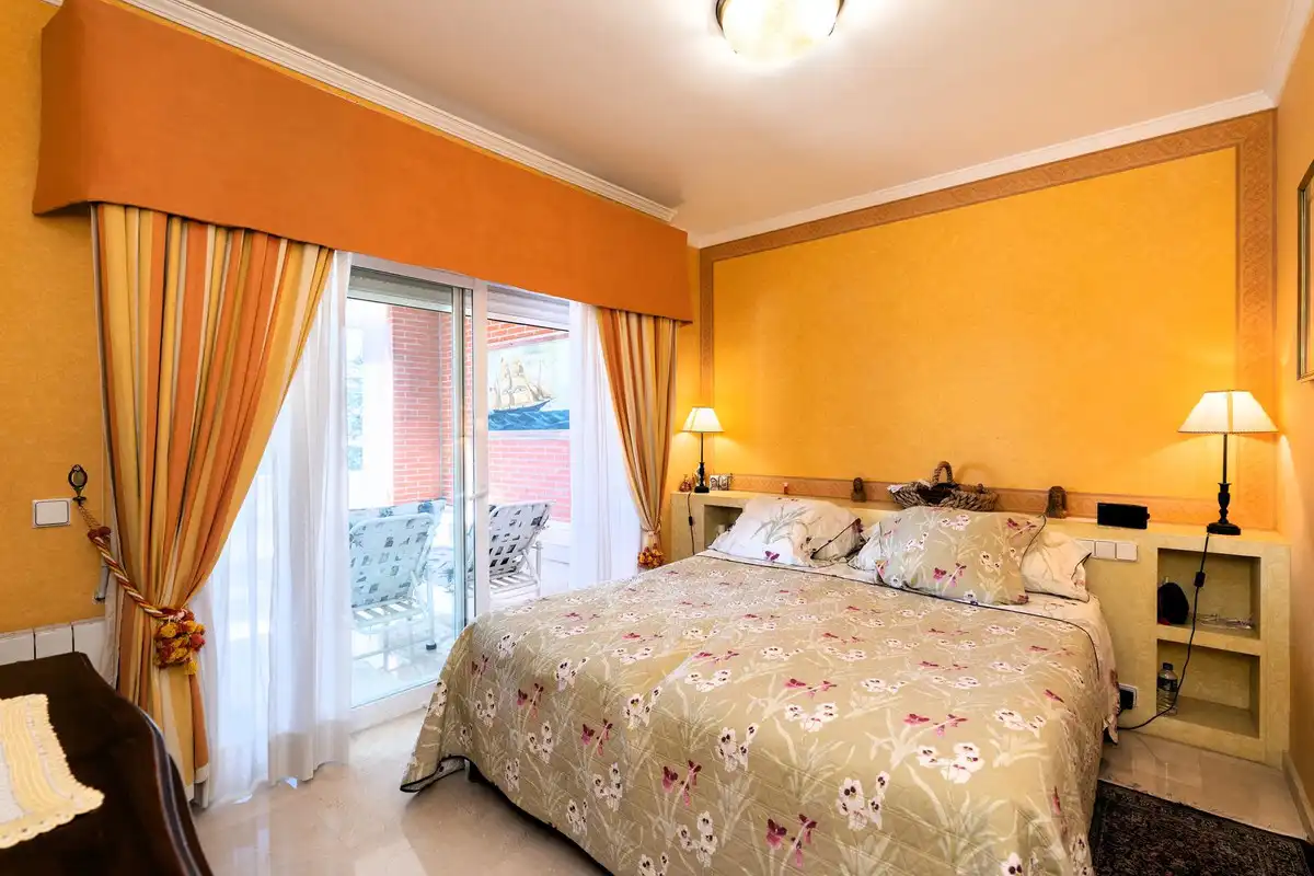 Habitación de Apartamento en venta en Marbella con Aire acondicionado, Amueblado y Internet