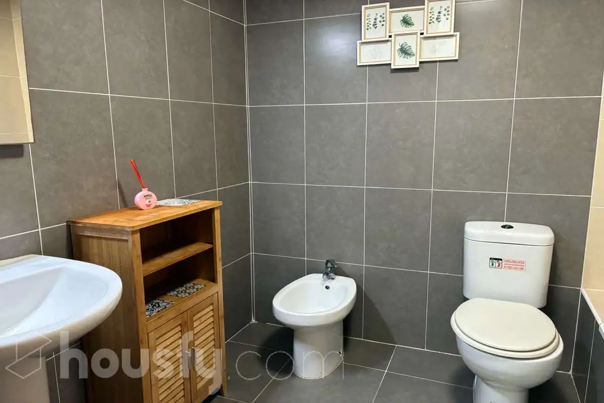 Bany de Pis de lloguer en Sagunto / Sagunt amb Parquet, Moblat i Balcó