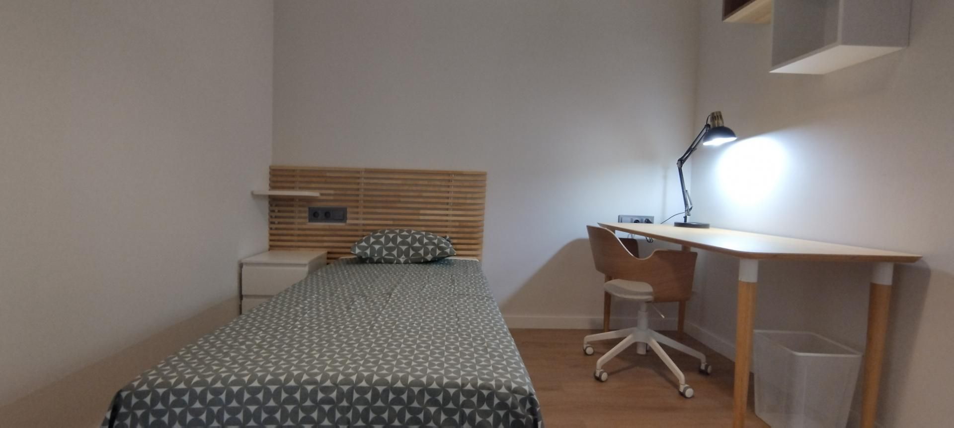 Flat to rent in Centre  , Vic