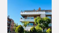 Exterior view of Flat for sale in Sant Cugat del Vallès  with Air Conditioner, Terrace and Balcony