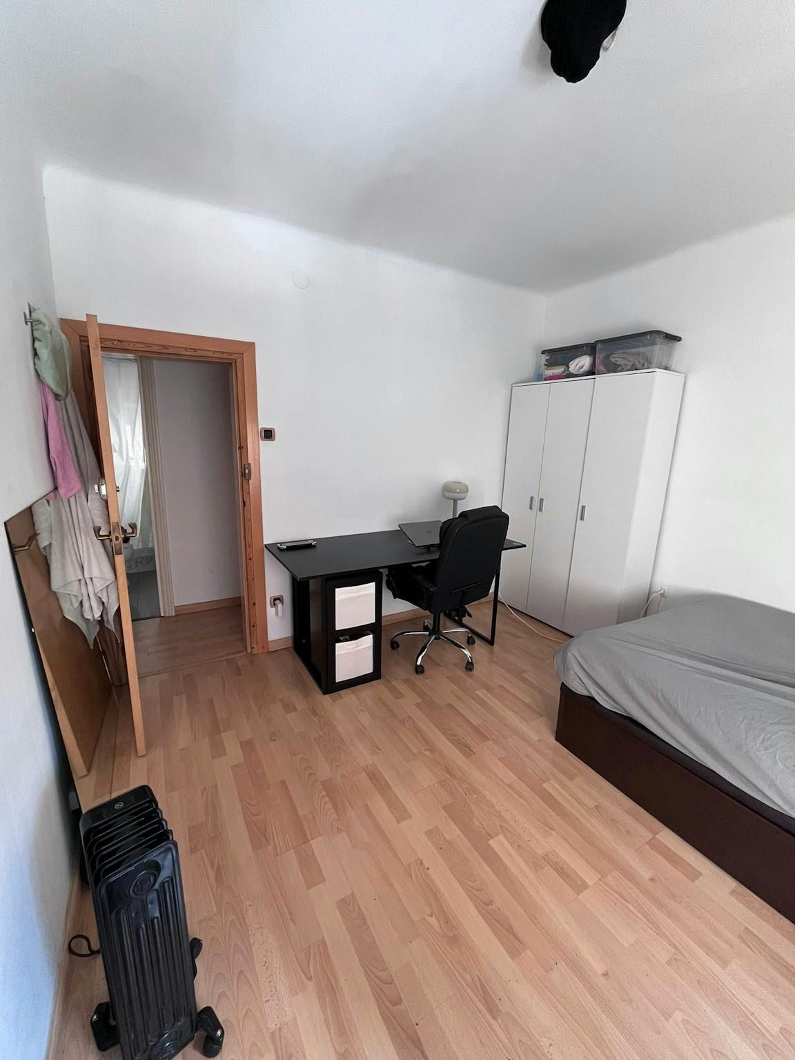 Bedroom of Flat to share in  Barcelona Capital  with Heating and Washing machine