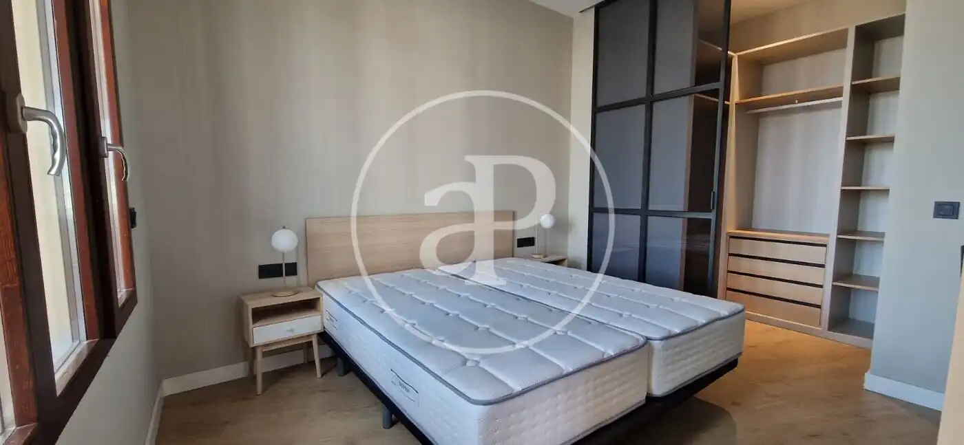 Bedroom of Flat for rent in Valencia  with Air Conditioner, Heating and Balcony