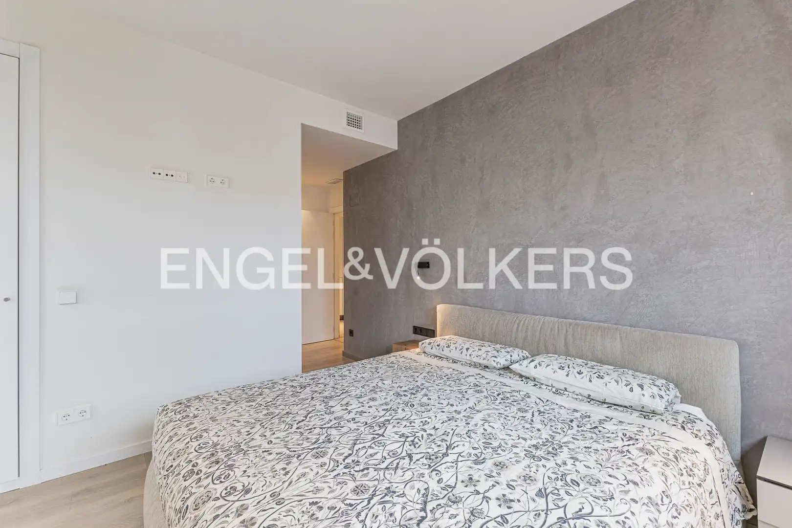 Dormitori de Àtic en venda en L'Hospitalet de Llobregat amb Aire condicionat, Calefacció i Parquet