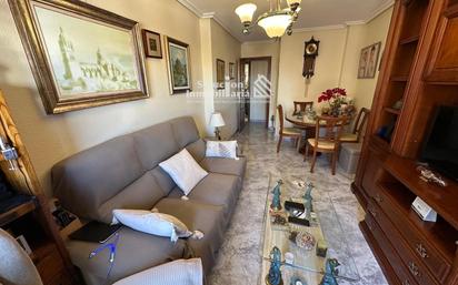 Sala d'estar de Pis en venda en Salamanca Capital amb Calefacció i Moblat