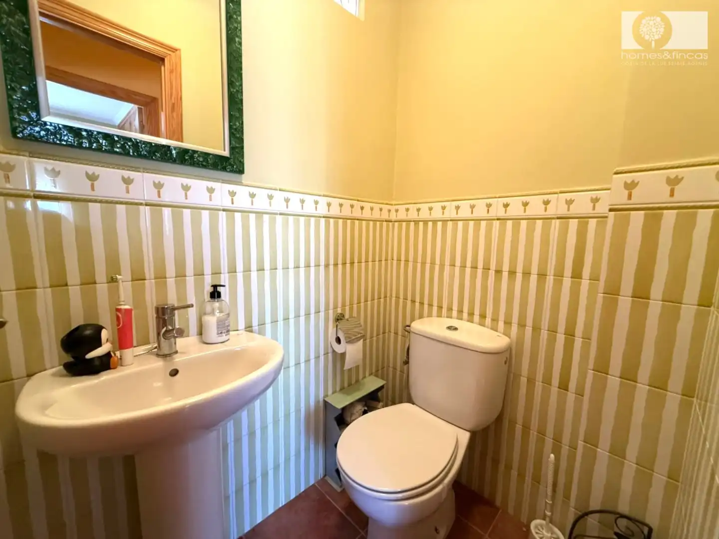 Bathroom of Houses for sale in Islantilla  with Private garden, Swimming Pool and Oven