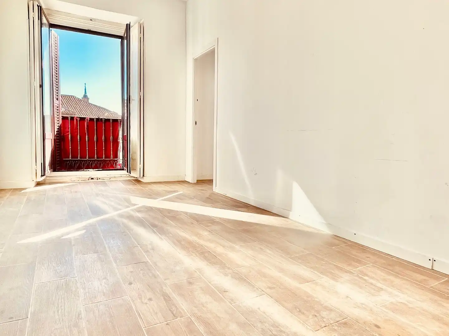 Office space with terrace to rent in Plaza del Cordón 2, imagen 3