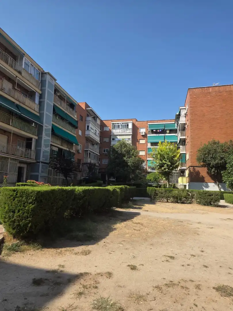 Außenansicht von Wohnung zum Verkauf in Madrid mit Heizung, Terrasse und Abstellraum