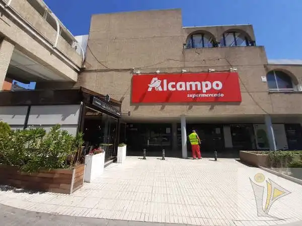 Local comercial en venta en CL COMUNIDAD DE MADRID C.COMERCIAL BURGOCENTRO