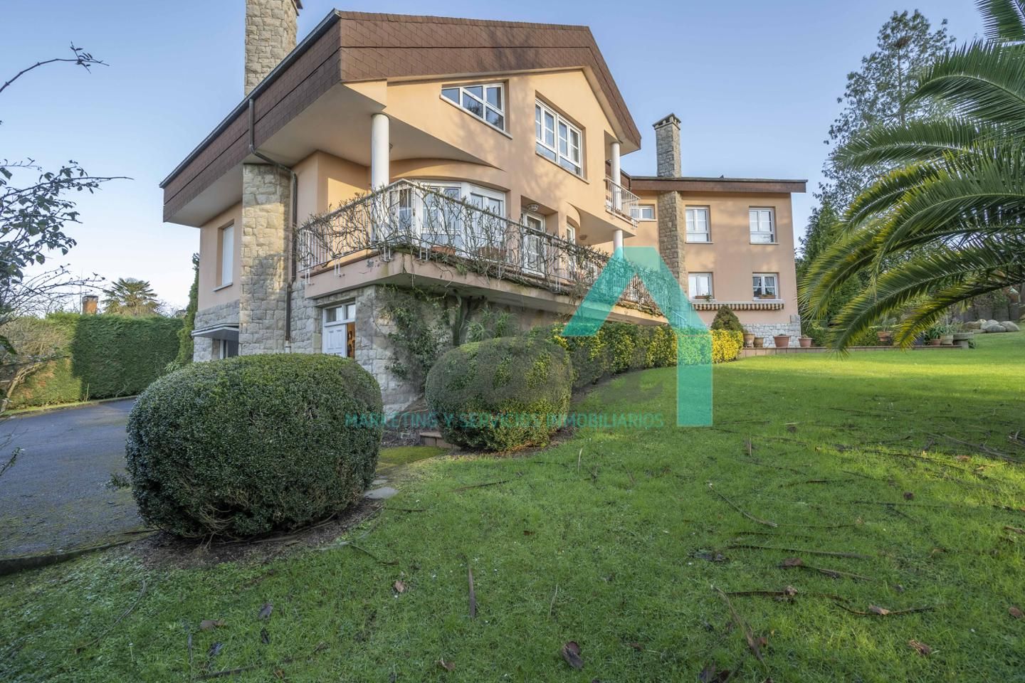 Exterior view of House or chalet for sale in Oviedo   with Heating, Private garden and Parquet flooring