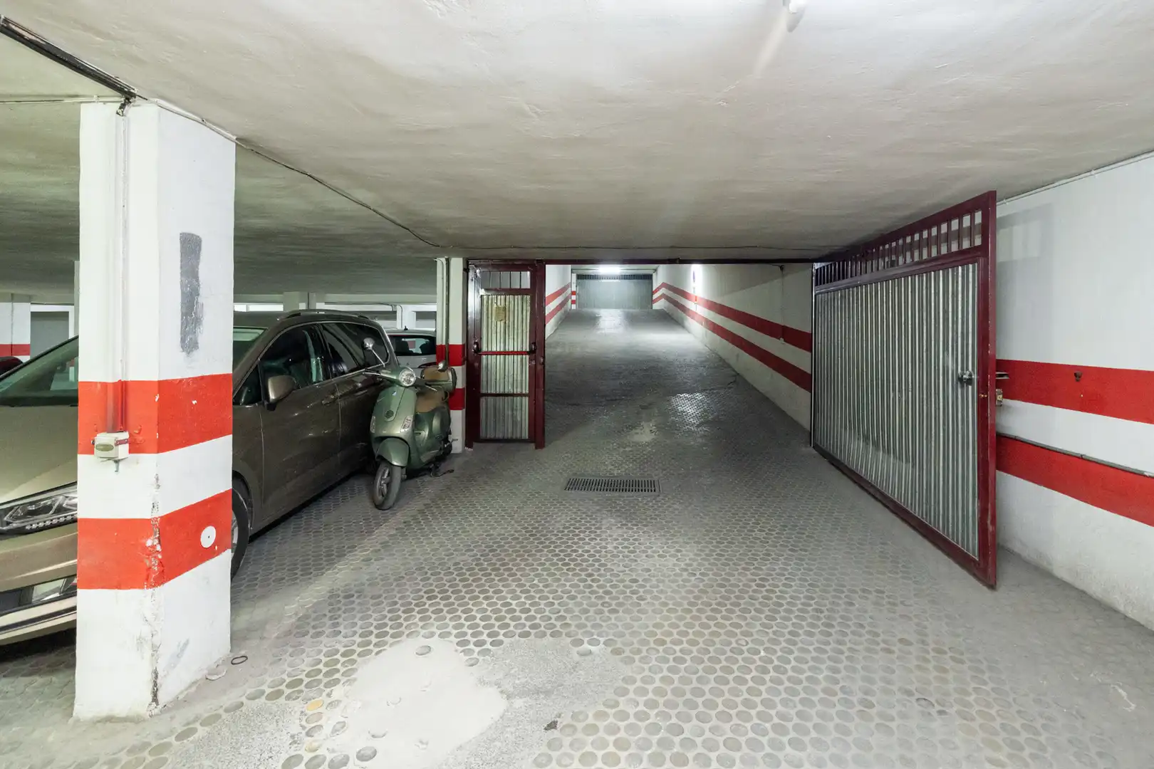 Parkplatz von Garage zum Verkauf in Granada