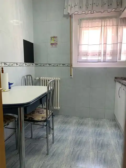 Cocina de Piso de alquiler en  Pamplona / Iruña con Calefacción, Parquet y Amueblado