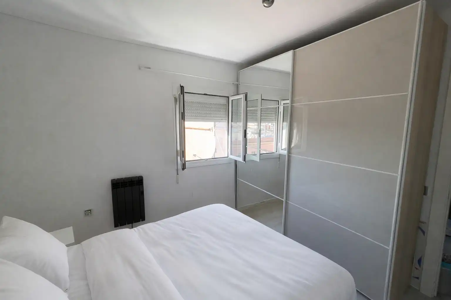 Schlafzimmer von Wohnung zur Miete in L'Hospitalet de Llobregat mit Klimaanlage, Heizung und Möbliert