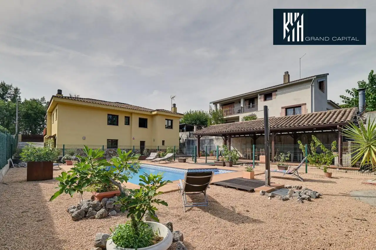 Casa con terraza en venta en Urbanització Llac del Cigne